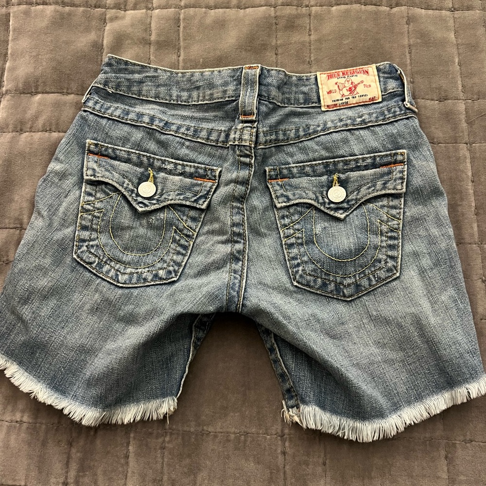 Womens size 26 low rise True Religion Blue Distressed Jean Shorts - Picture 2 of 4
